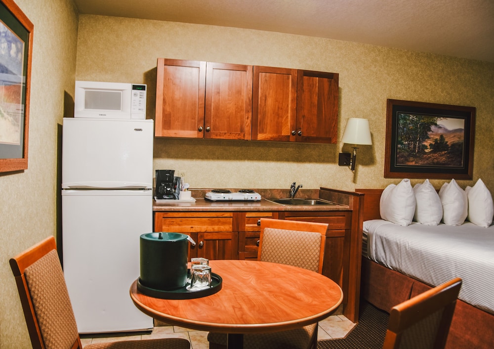 Stony Plain Inn & Suites 31/44