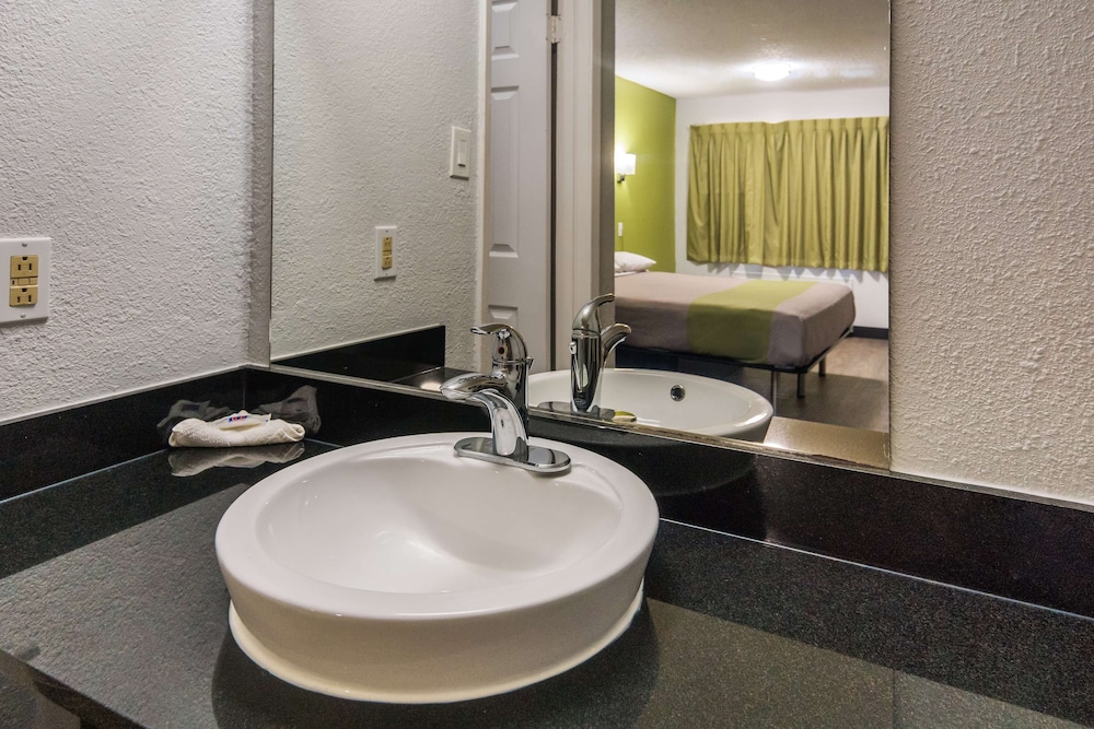 Motel6 Irving, TX - Loop 12 28/31