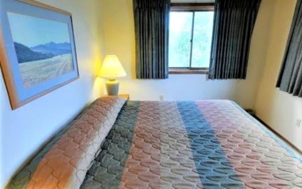 Twin Rivers Condominiums by Alderwood Colorado Management 12/47