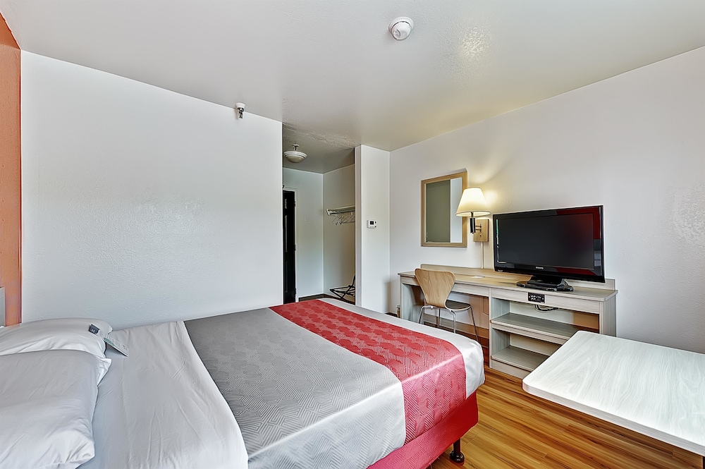 Motel6 Glenview, IL - Chicago North 30/60