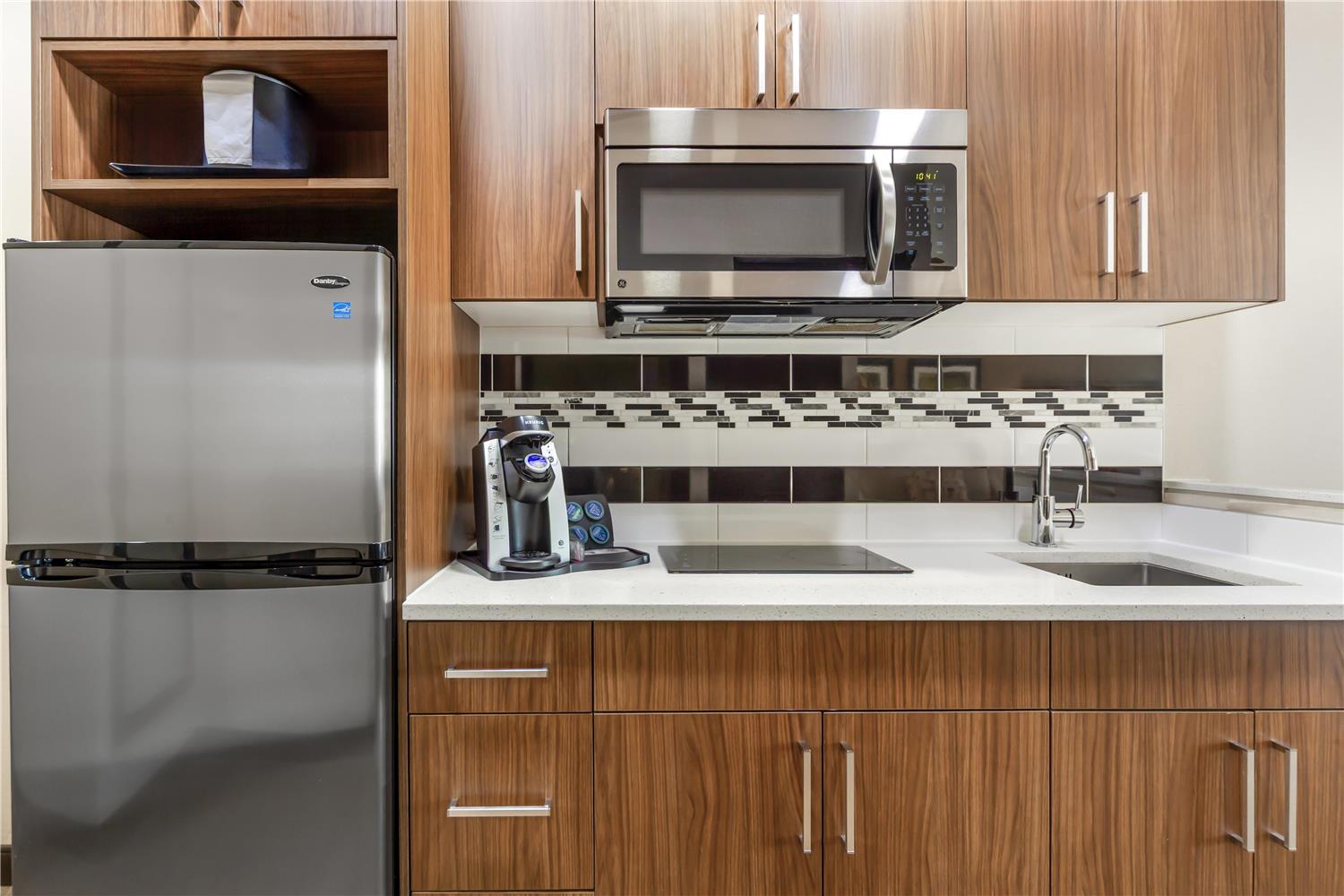 Suite, King Bed, Sofa, Kitchen, Best Western Plus Hinton Inn and Suites 4/4