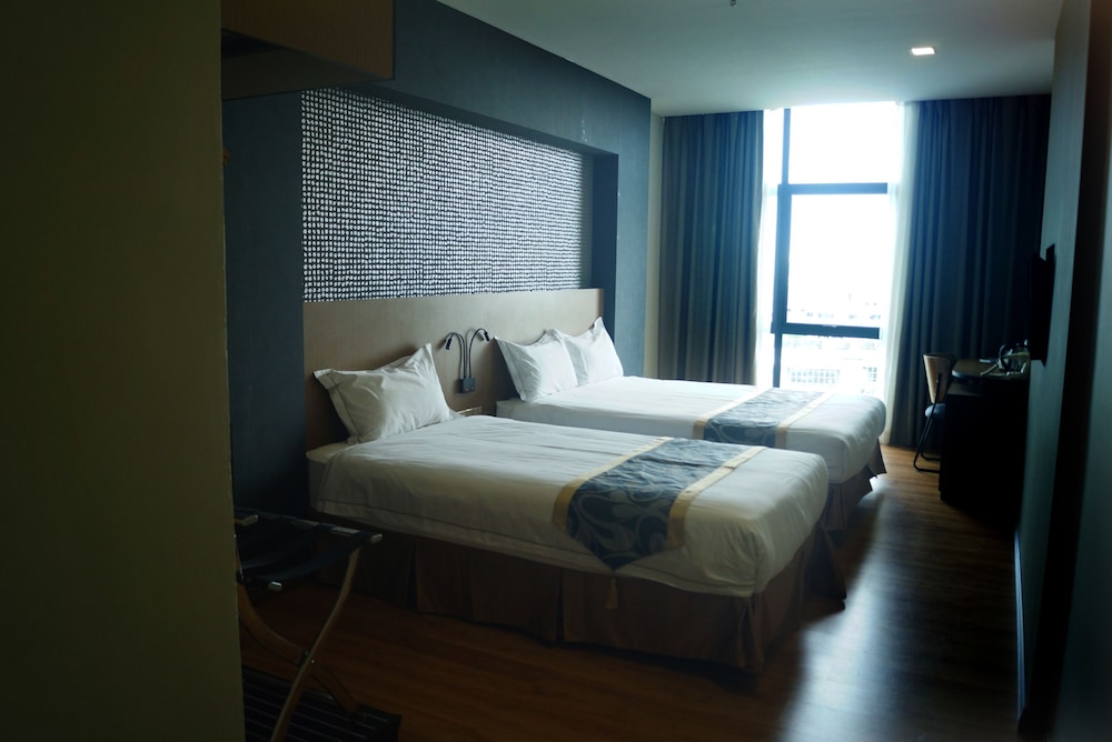 Roxy Hotel Apartment 11/58