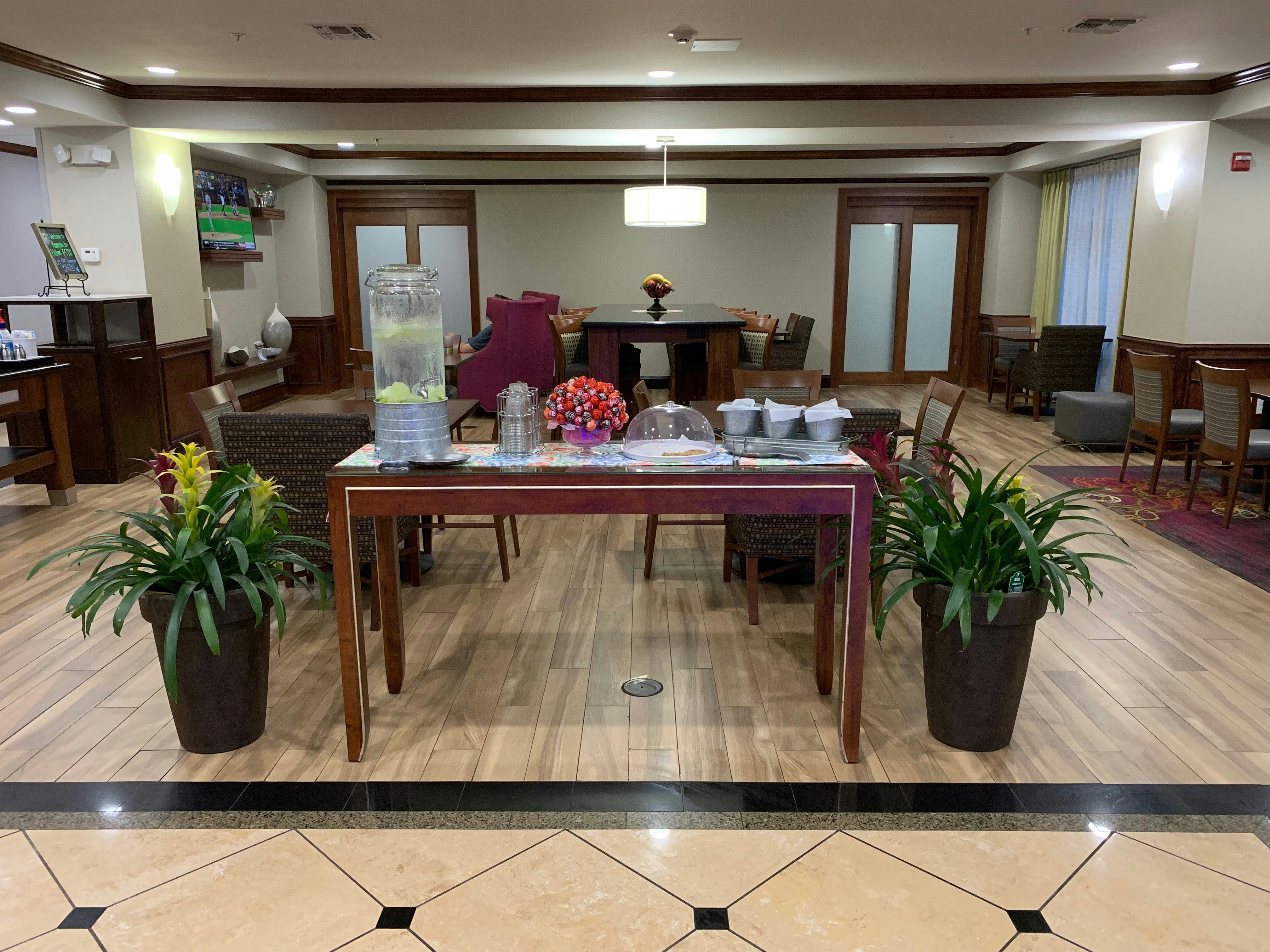 Hampton Inn Fort Stockton 8/49
