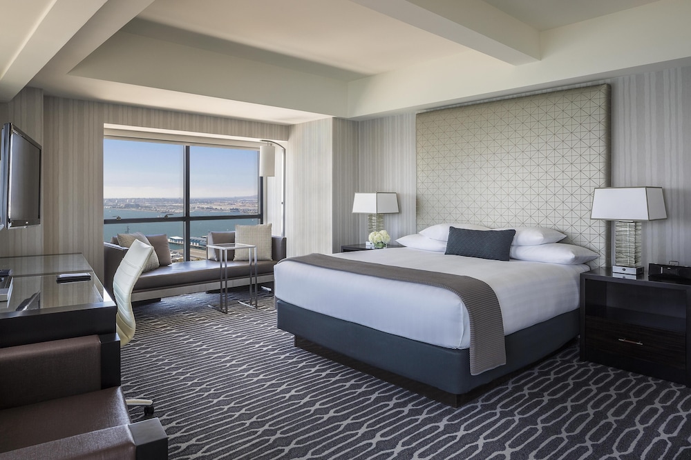 Room, King Bed, Bay View