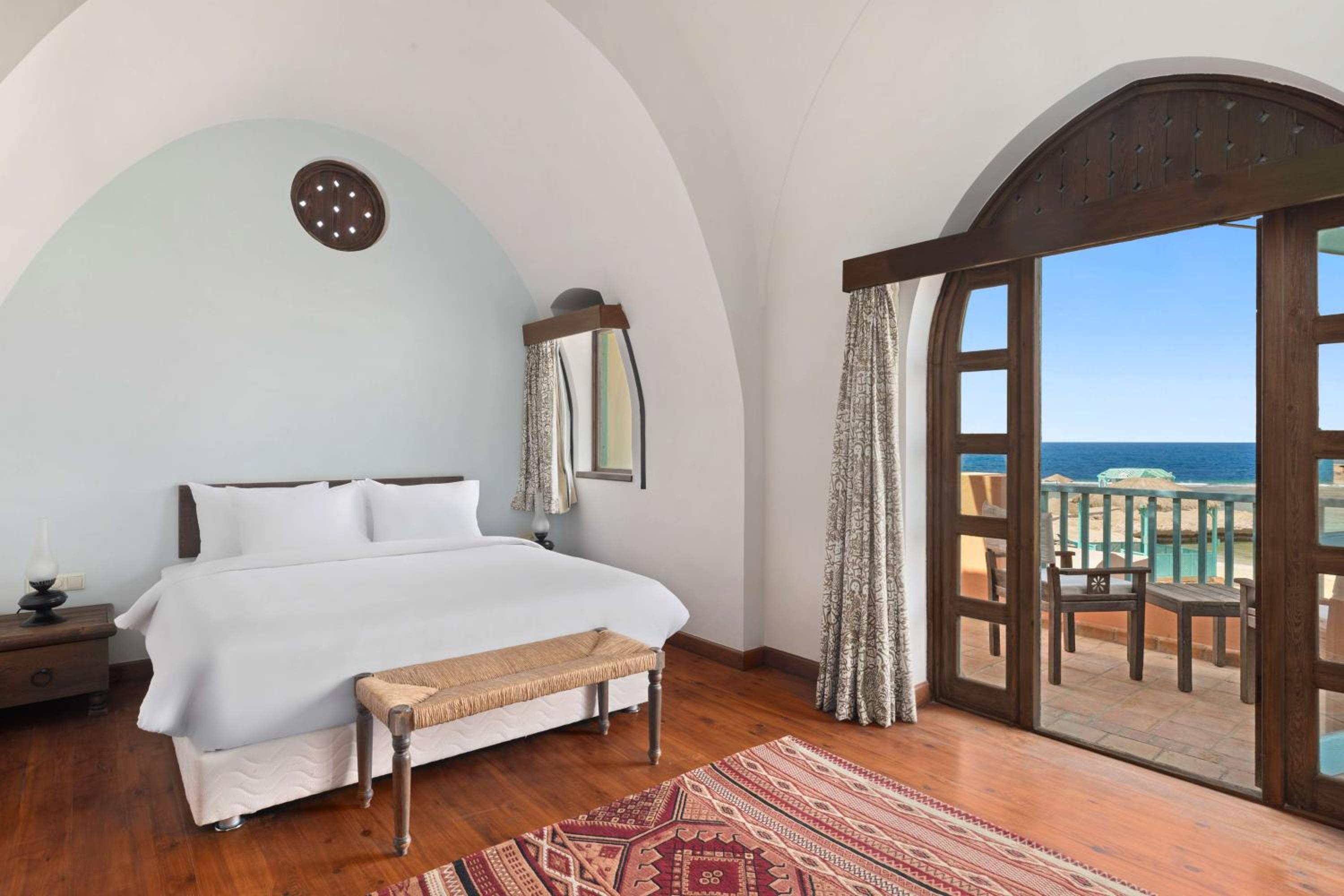 ROOM, QUEEN BED, SEA VIEW