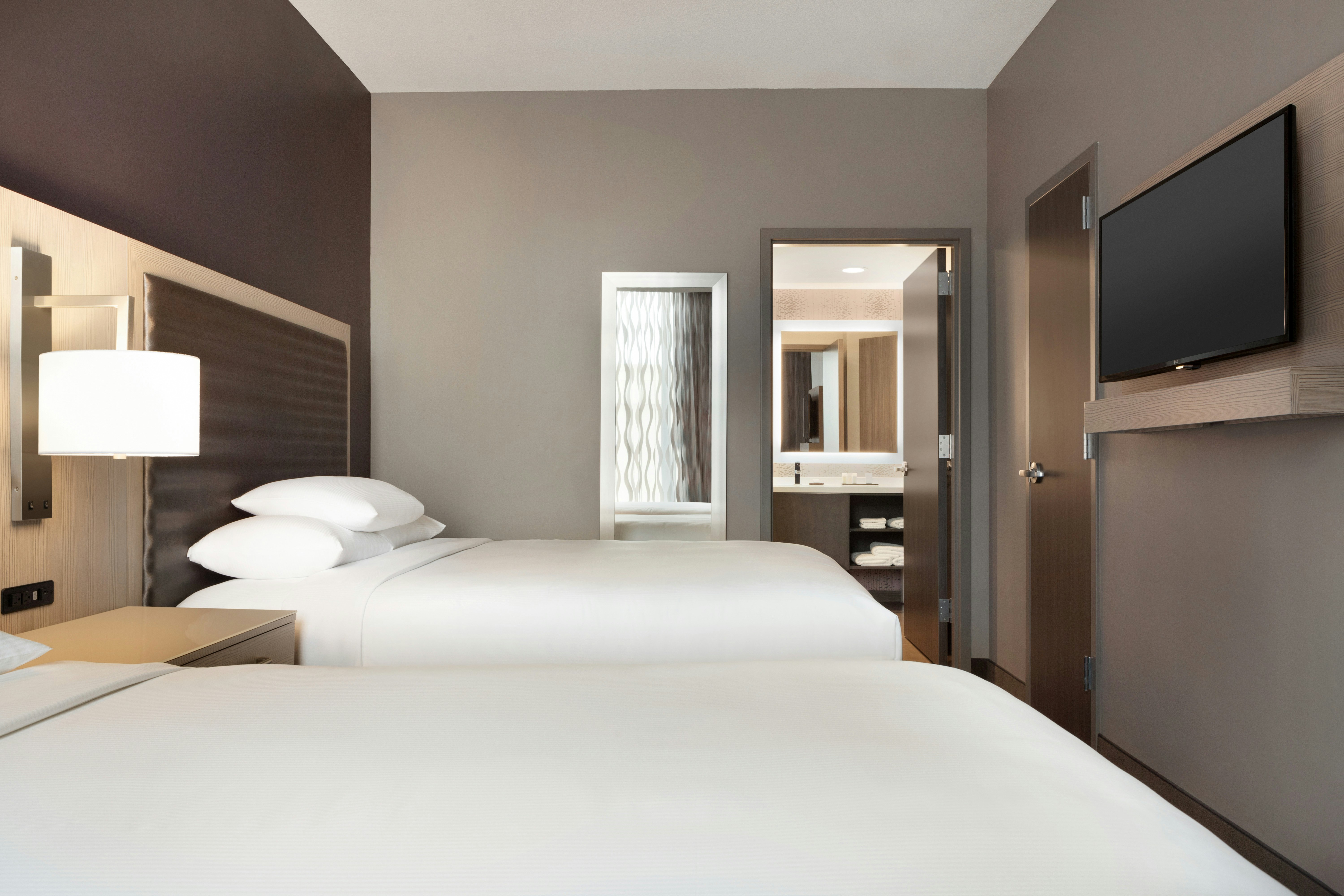 2 ROOMS, SUITE, 2 QUEEN BEDS
