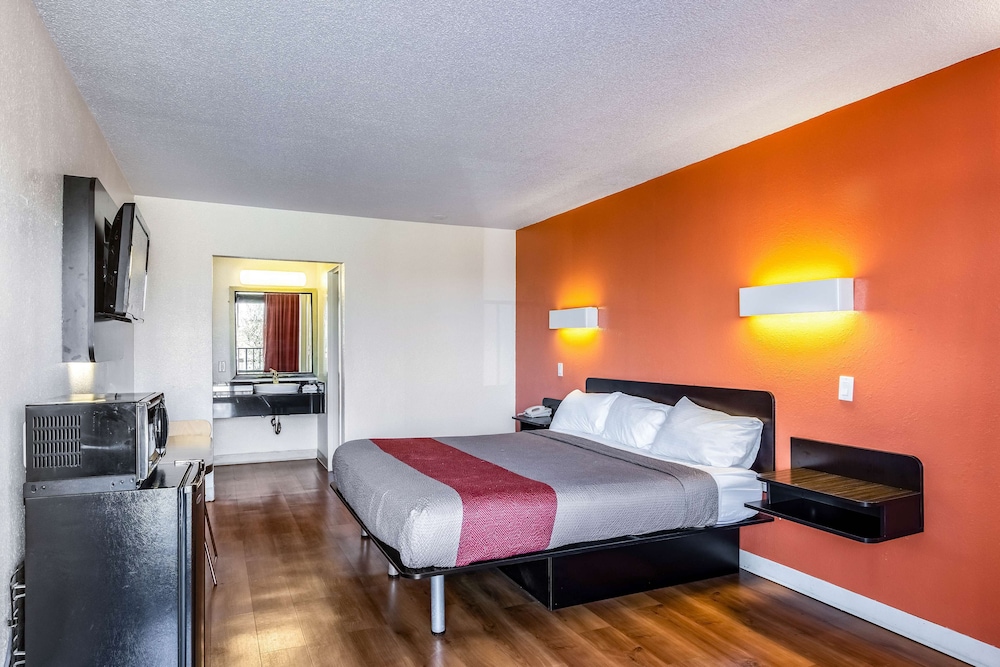 Motel6 Little Rock, AR - West photo5