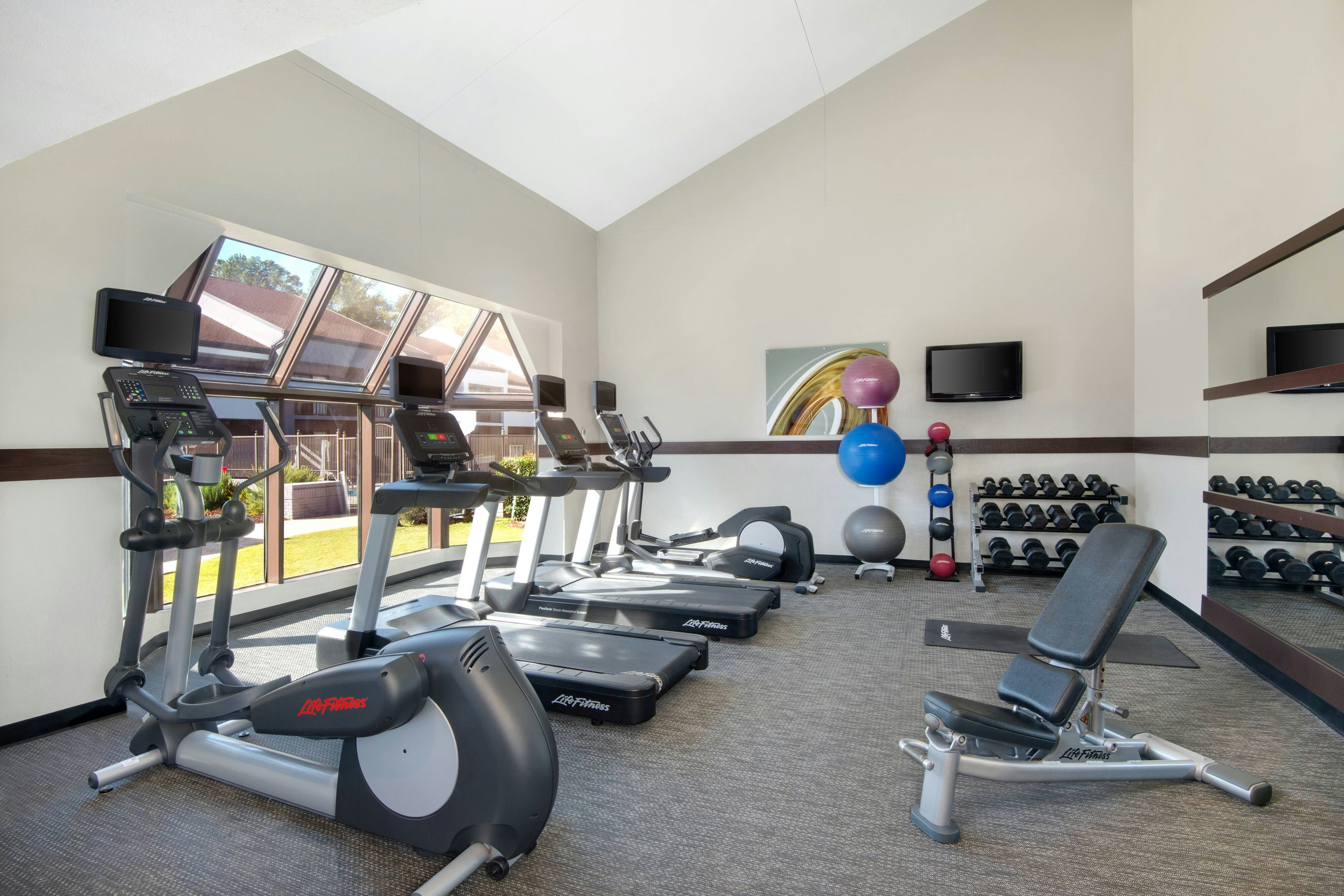 Courtyard By Marriott Birmingham Homewood 19/32