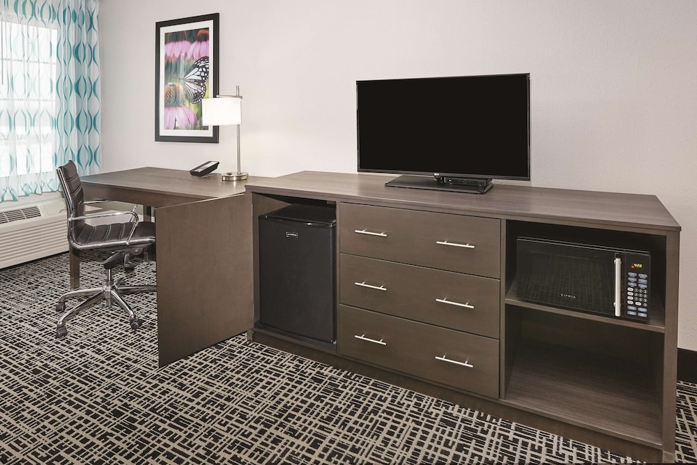 La Quinta Inn And Suites By Wyndham Springfield IL 47/63