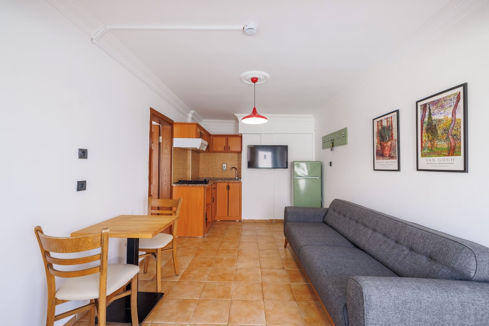 Ten Apart Hotel 55/76