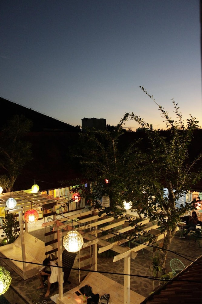 Omah Njonja Bed & Brasserie 53/63