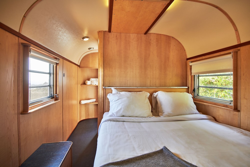Crown, Premium, Queen Bed
