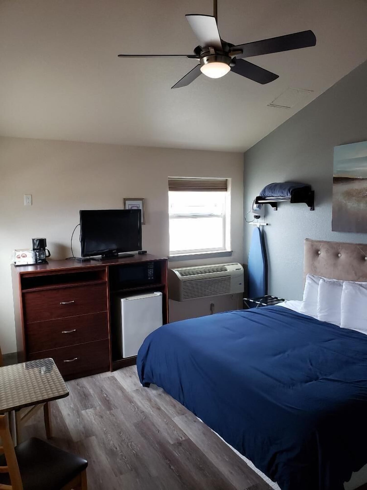 غرفة قياسية مفردة بسرير كينج، Price Pointe Inn 3/5
