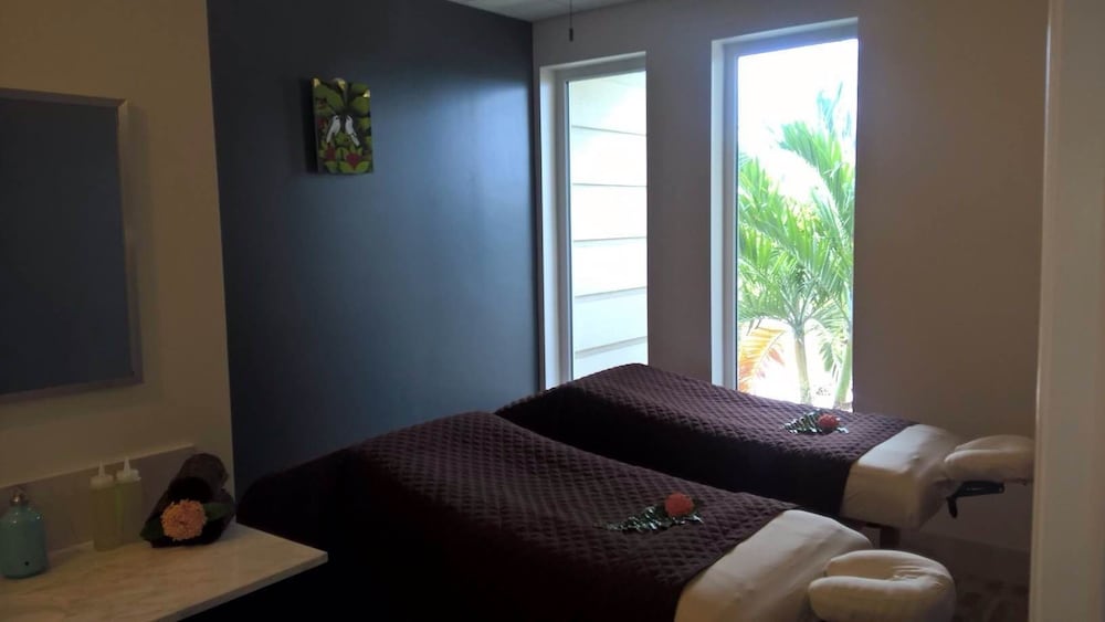 The Atrium Resort 17/66