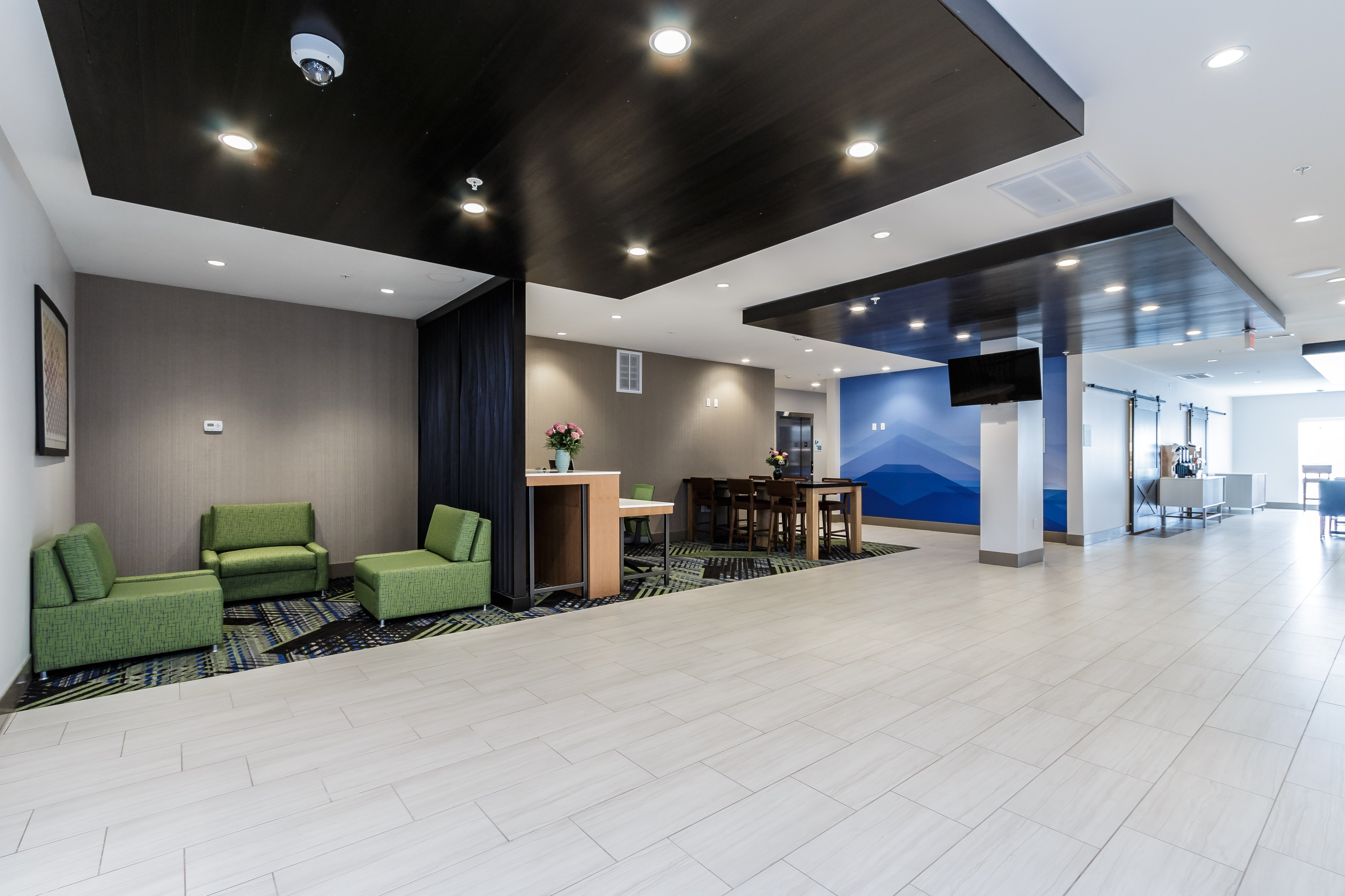 Holiday Inn Express and Suites South Bend South 49/64