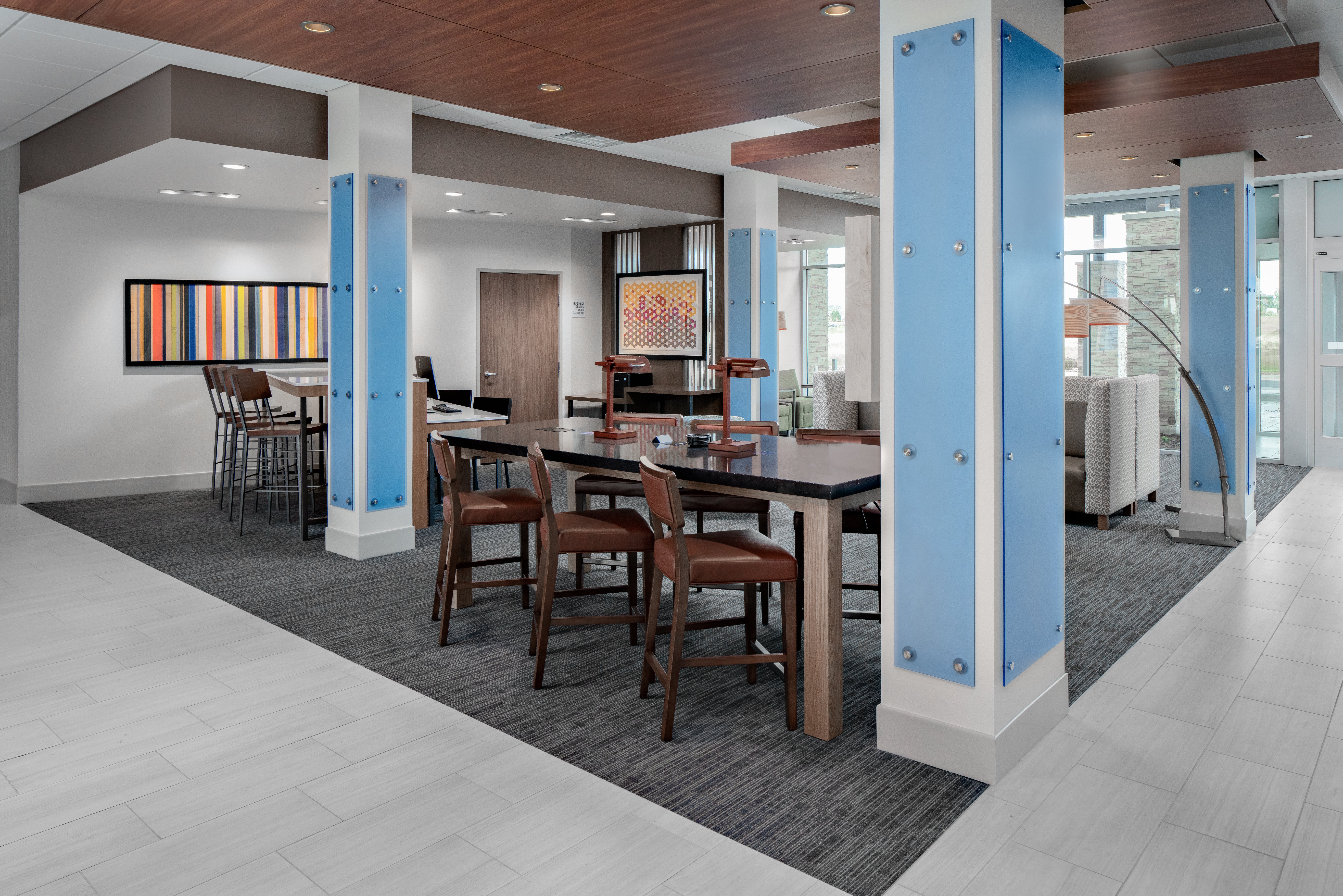 Holiday Inn Express & Suites Elkhorn - Lake Geneva Area 35/55