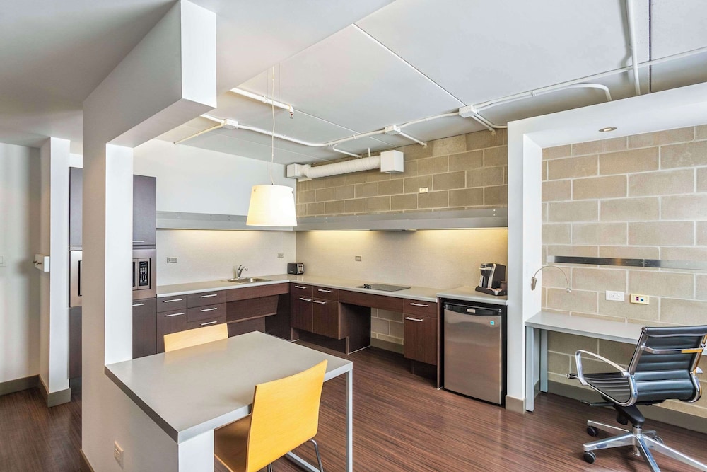 Barker Suites Southport, an Ascend Collection Hotel 25/40