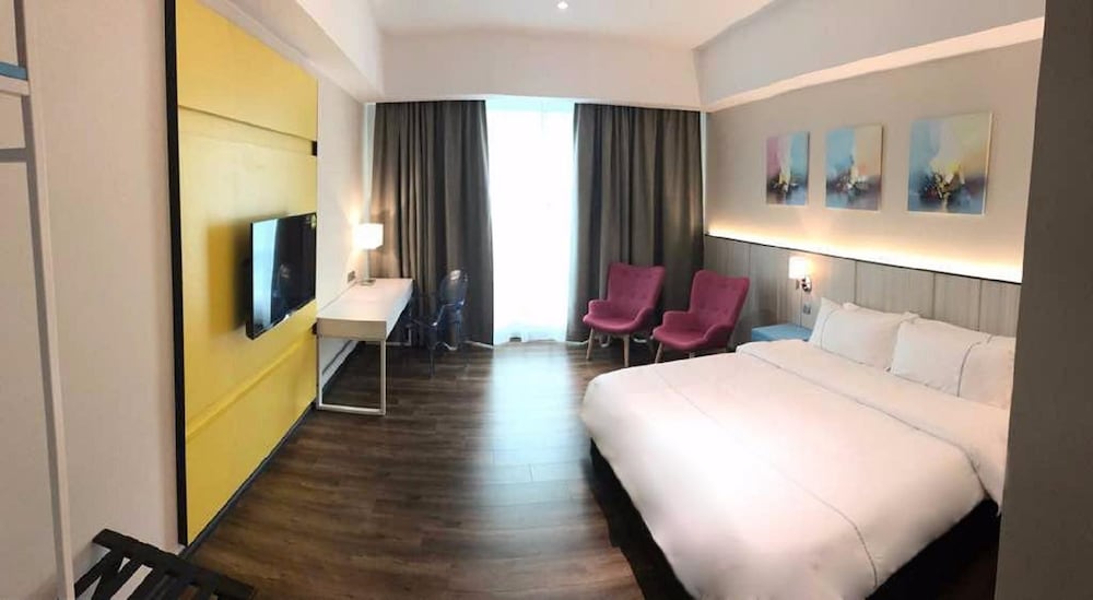 Higher Hotel 18/32