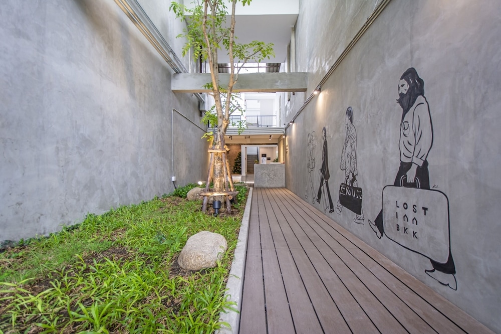 Lost Inn Bkk 57/67