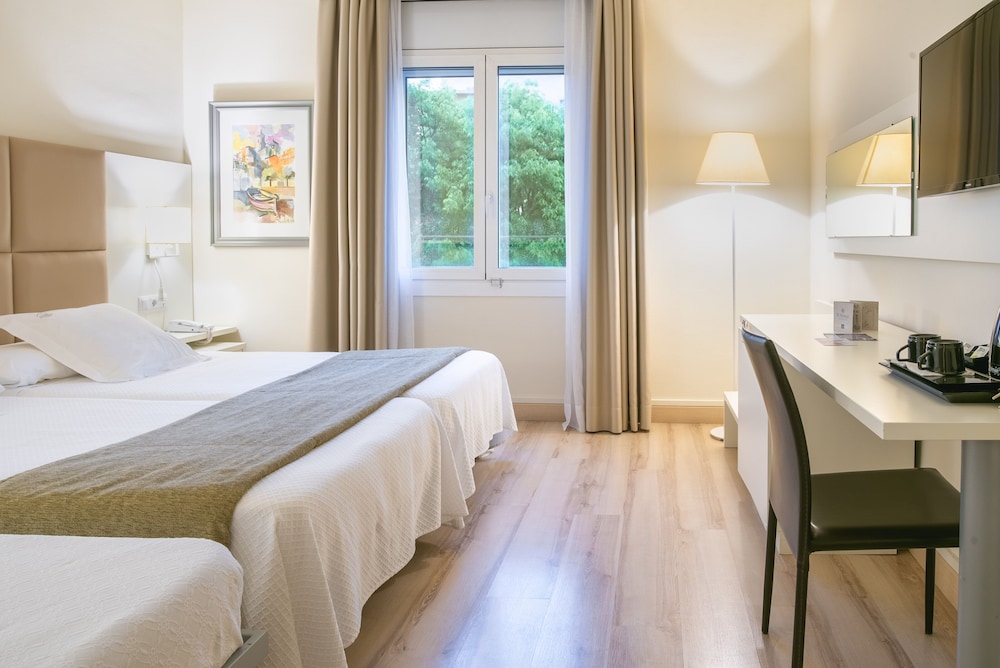 Hotel Pirineos Figueres 18/48