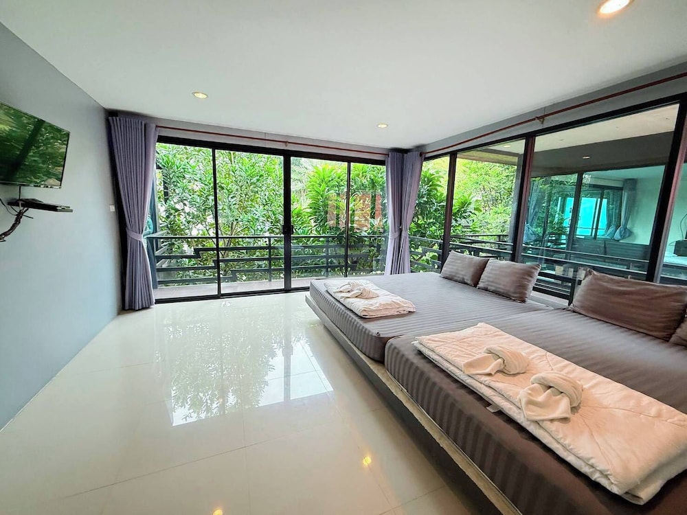 4 BEDROOMS, VILLA