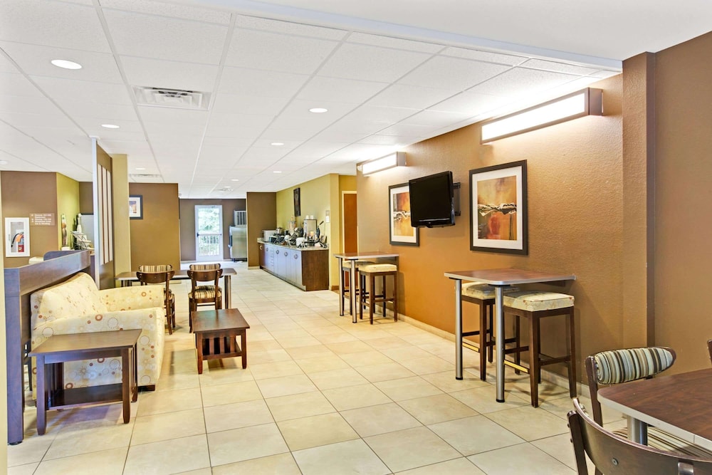 Microtel Inn Suites By Wyndham Bryson City 16/22