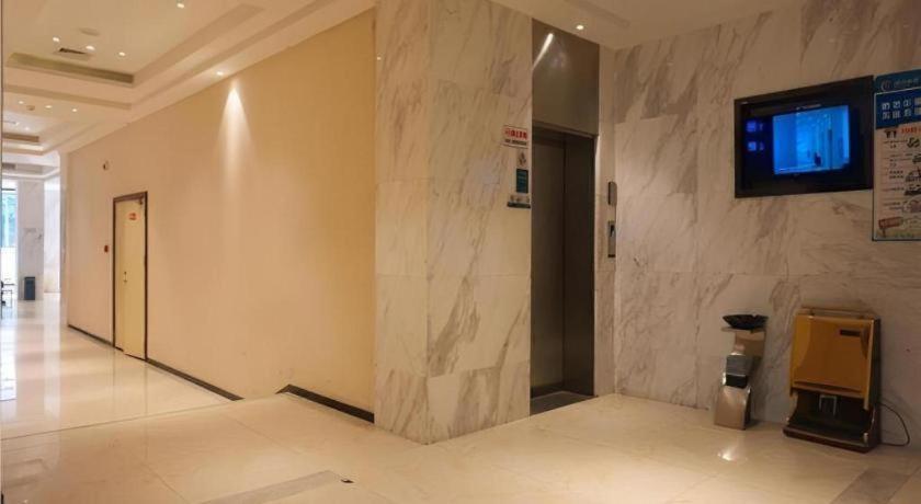 City Comfort Inn (Zhanjiang Middle Renmin Avenue Dingsheng Square) 35/50
