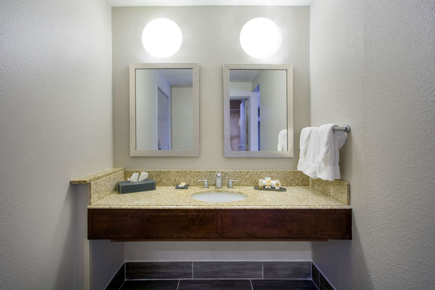 La Quinta Inn & Suites by Wyndham Roanoke Salem 53/58