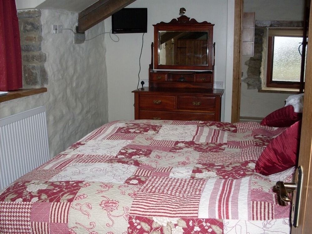 The Barn B and B 30/49