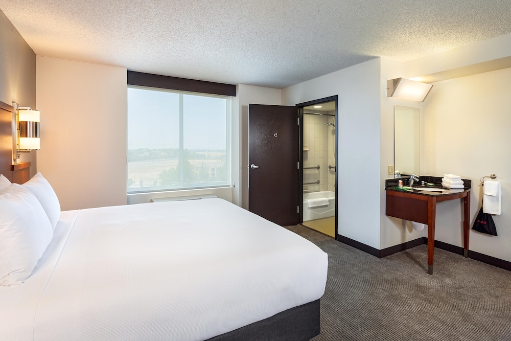 Hyatt Place Sacramento Roseville 12/67