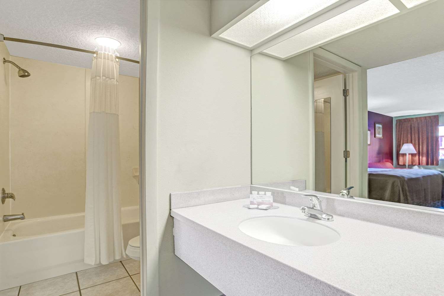 Hotel South Tampa and Suites 35/35