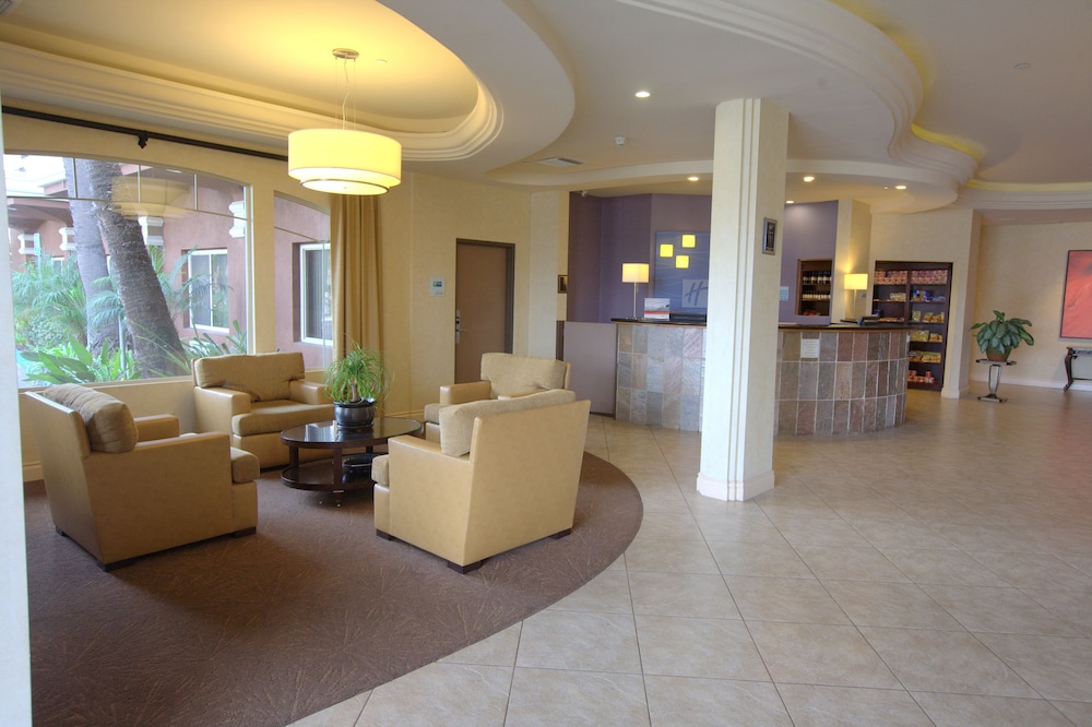 HOLIDAY INN EXPRESS SAN DIEGO SOUTH - CHULA VISTA 54/71