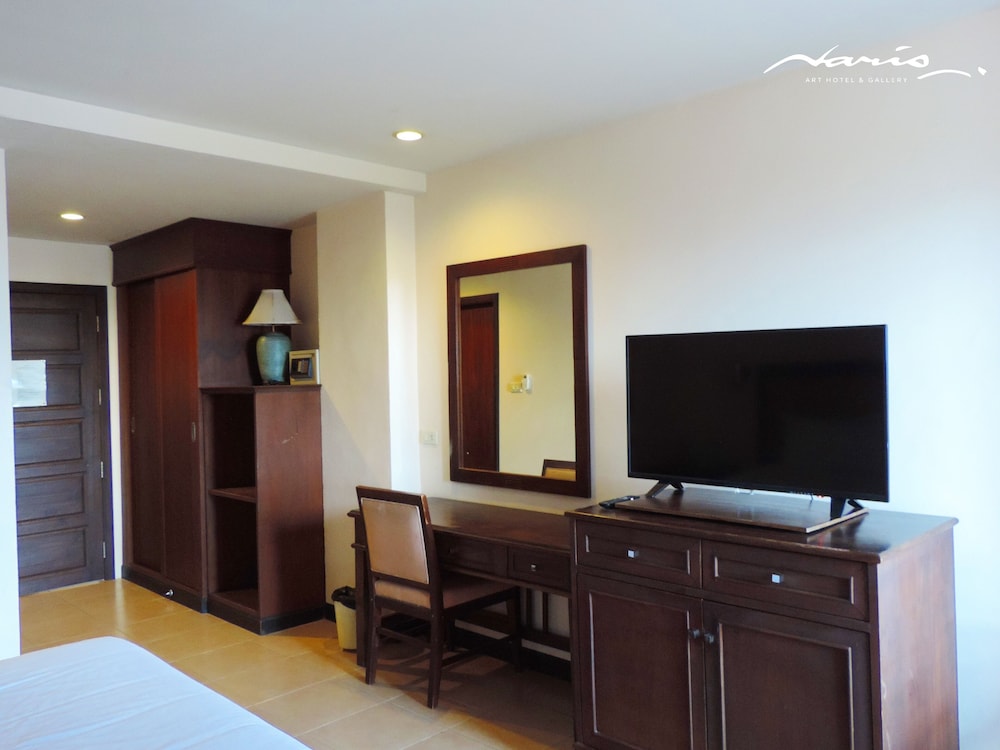 NARIS ART HOTEL 12/55