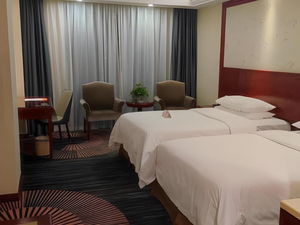 Vienna Hotel (Chongqing Changshengqiao Metro Station) 20/53