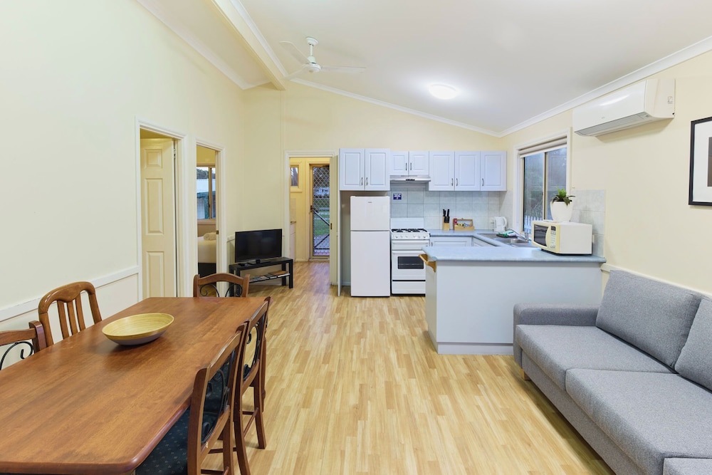 Acclaim Rose Gardens Beachside Holiday Park 29/50
