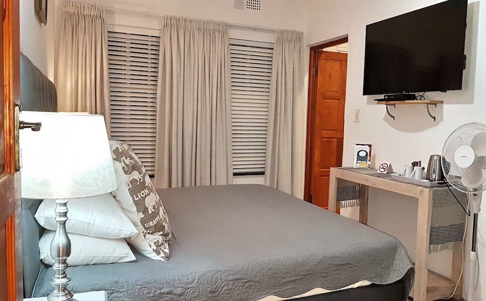 Six Valk Avenue Self Catering Guest House 12/50