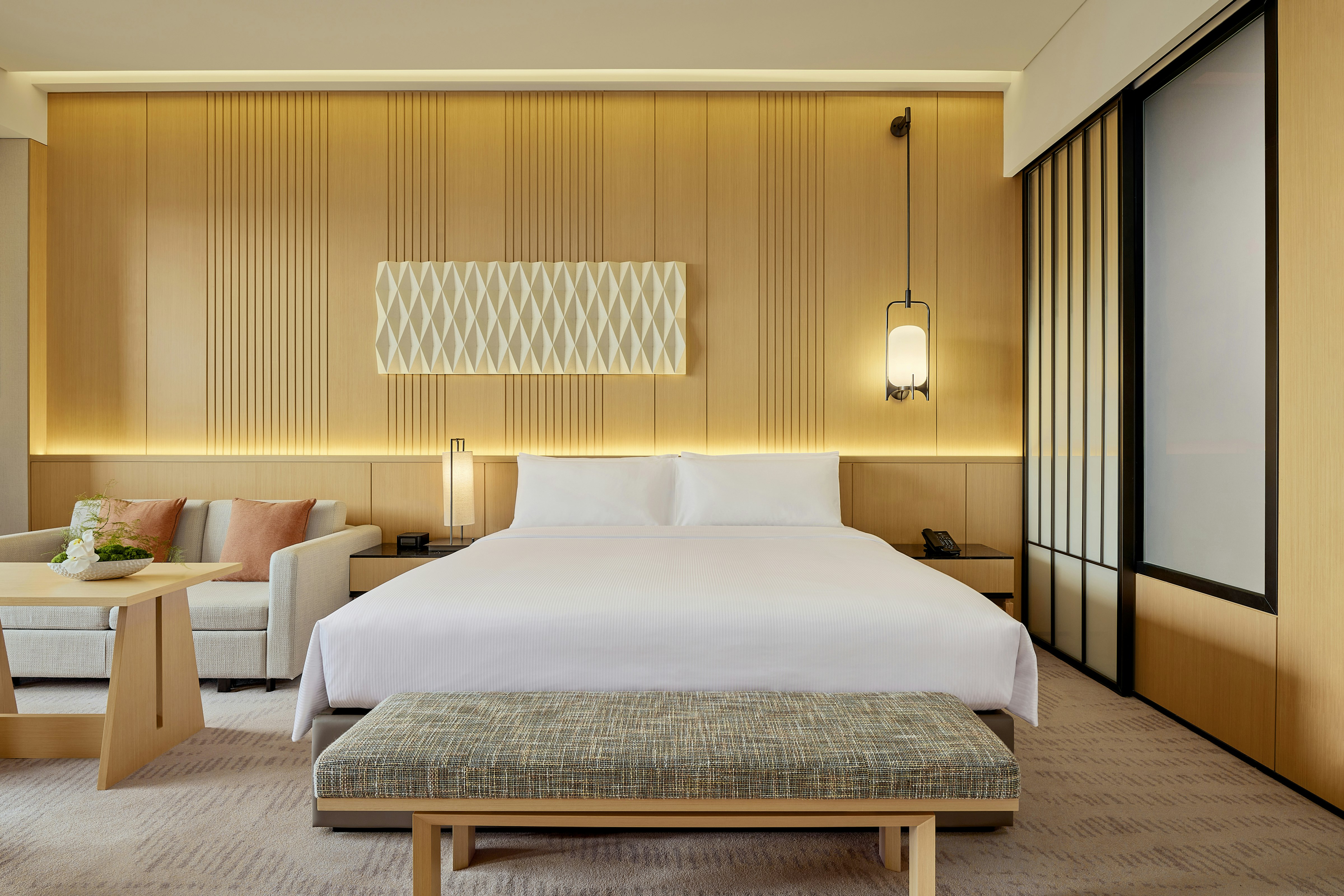 ROOM, KING BED, ACCESSIBLE