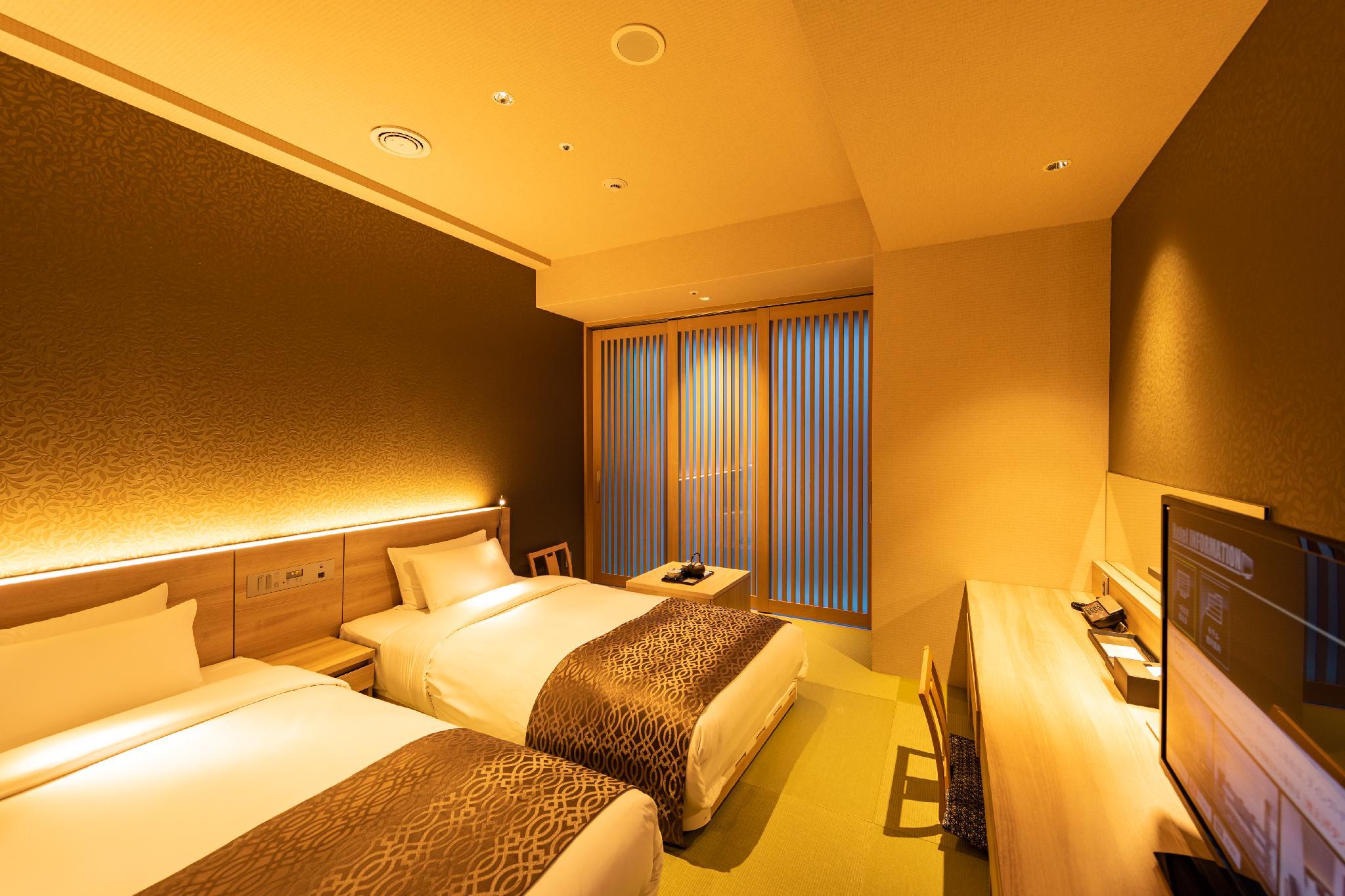 Japanese, Twin Beds