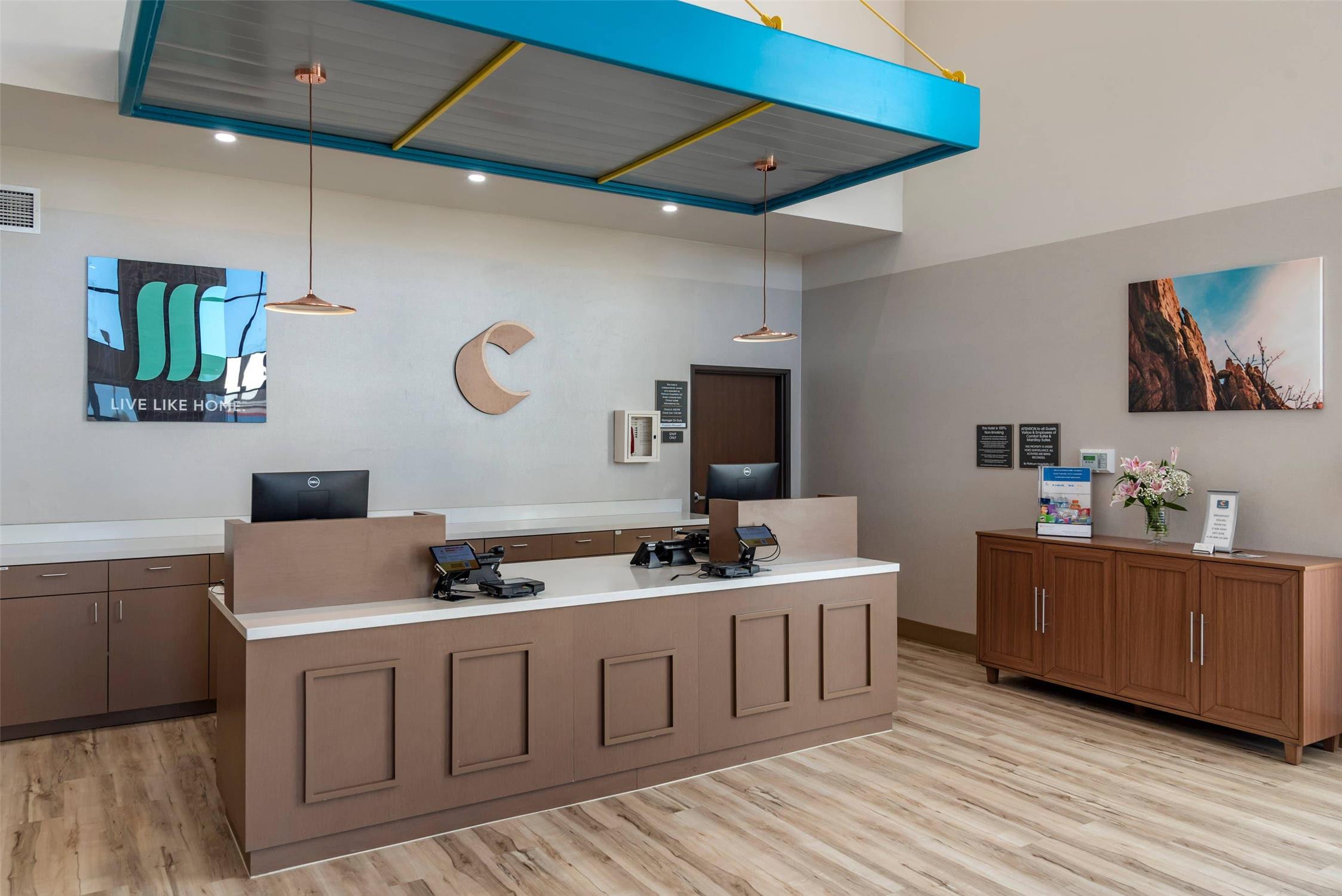 Comfort Suites Colorado Springs East - Medical Center Area 8/31