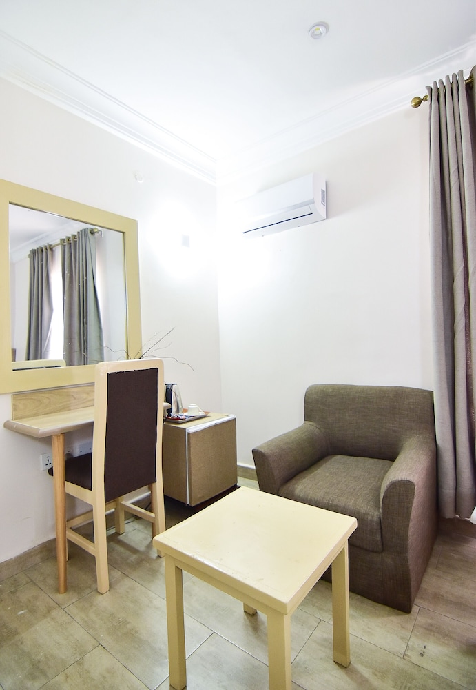 Pearl Gate Hotel 21/50