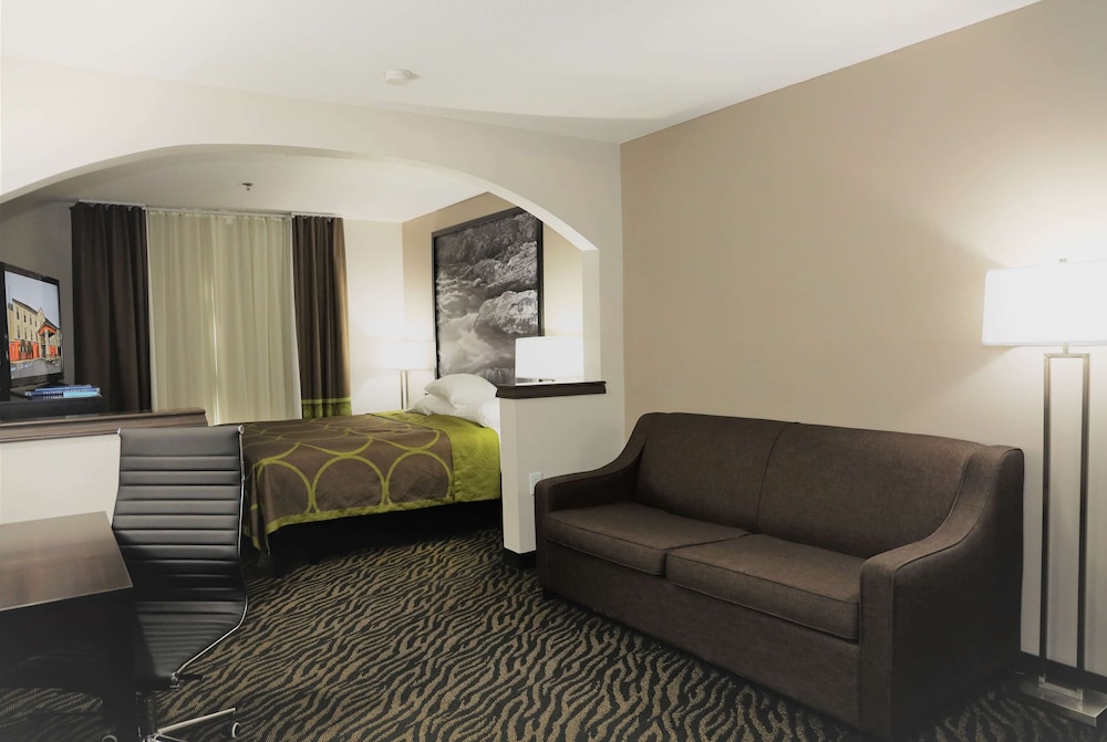Super 8 by Wyndham High Point/Greensboro 13/34