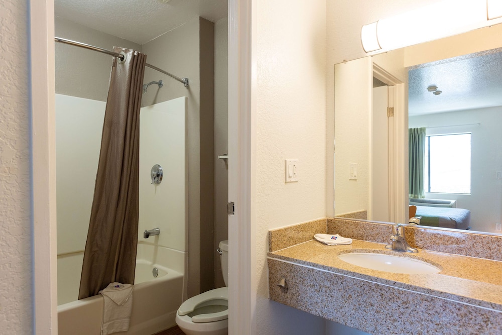 Motel6 Camp Springs, DC - South Camp Springs 37/43
