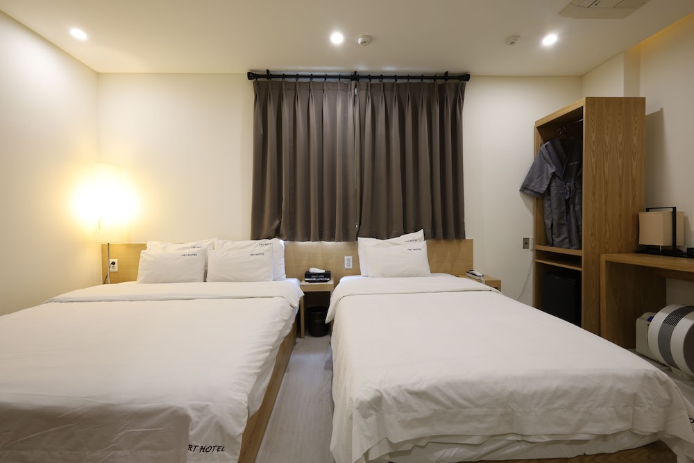 TRT Hotel 12/50