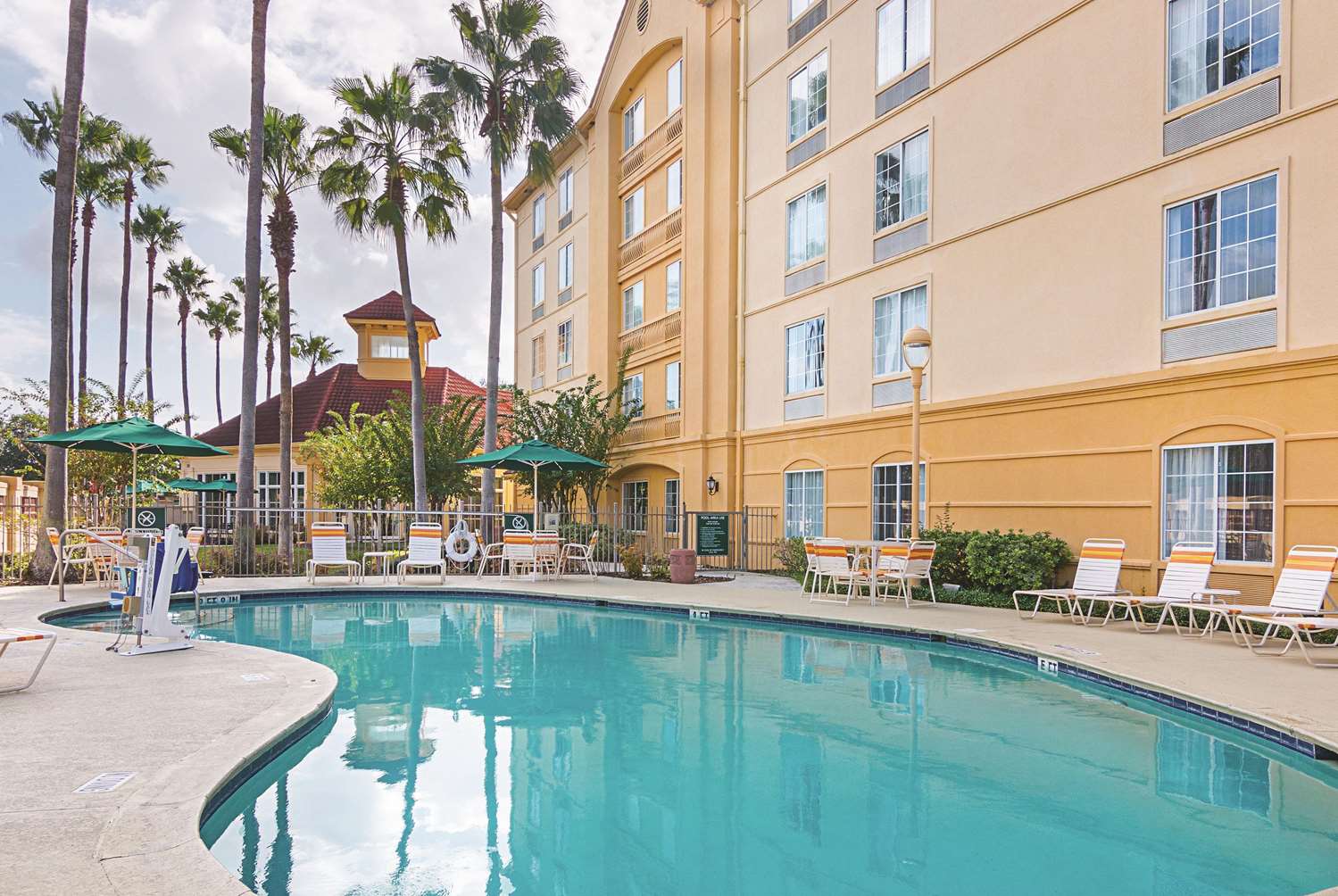 La Quinta Inn And Suites By Wyndham Orlando Airport North 38/45