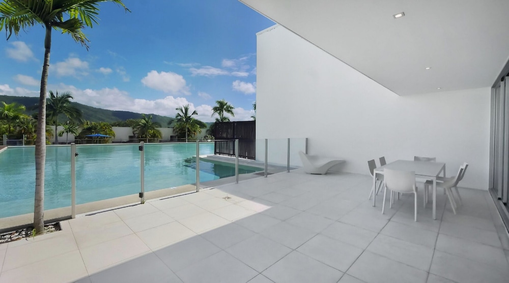 Pool Port Douglas 18/50