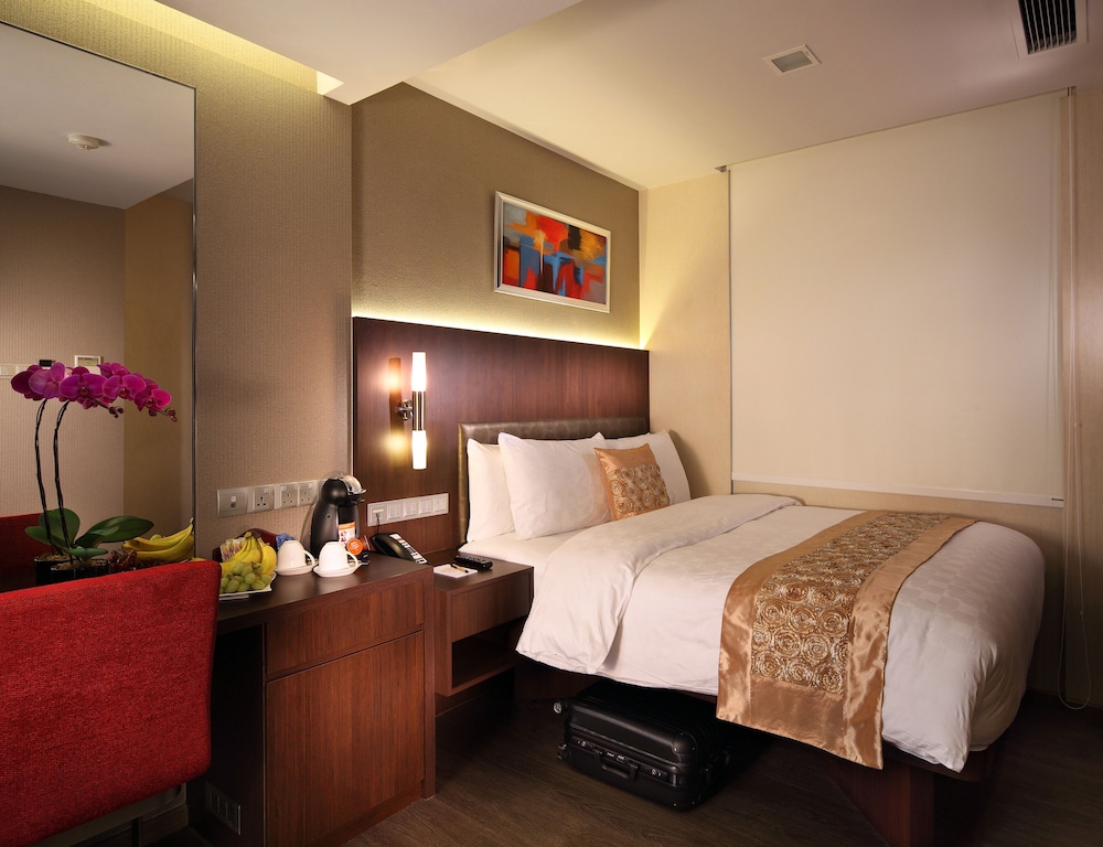 HOTEL CLOVER 5 HONGKONG STREET 17/37