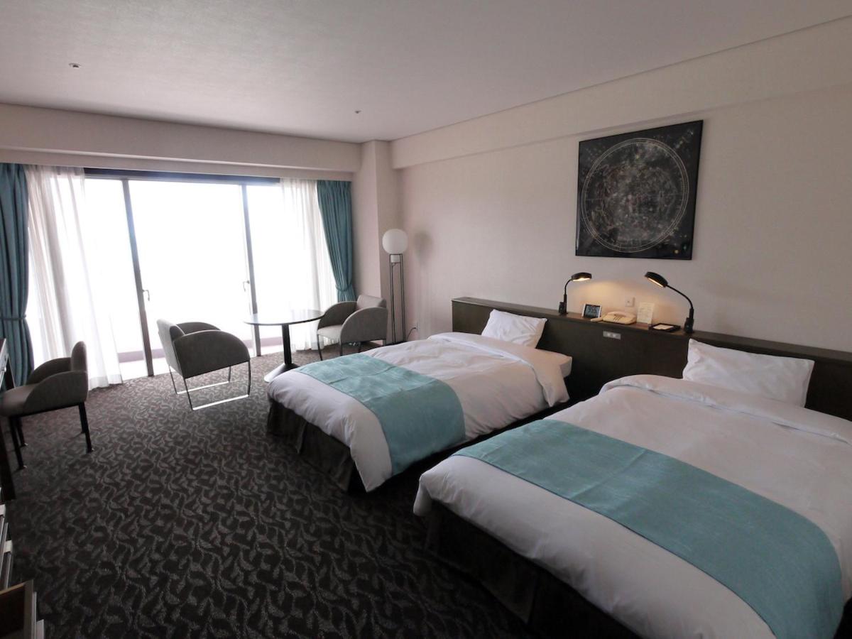 ROOM, TWIN BEDS