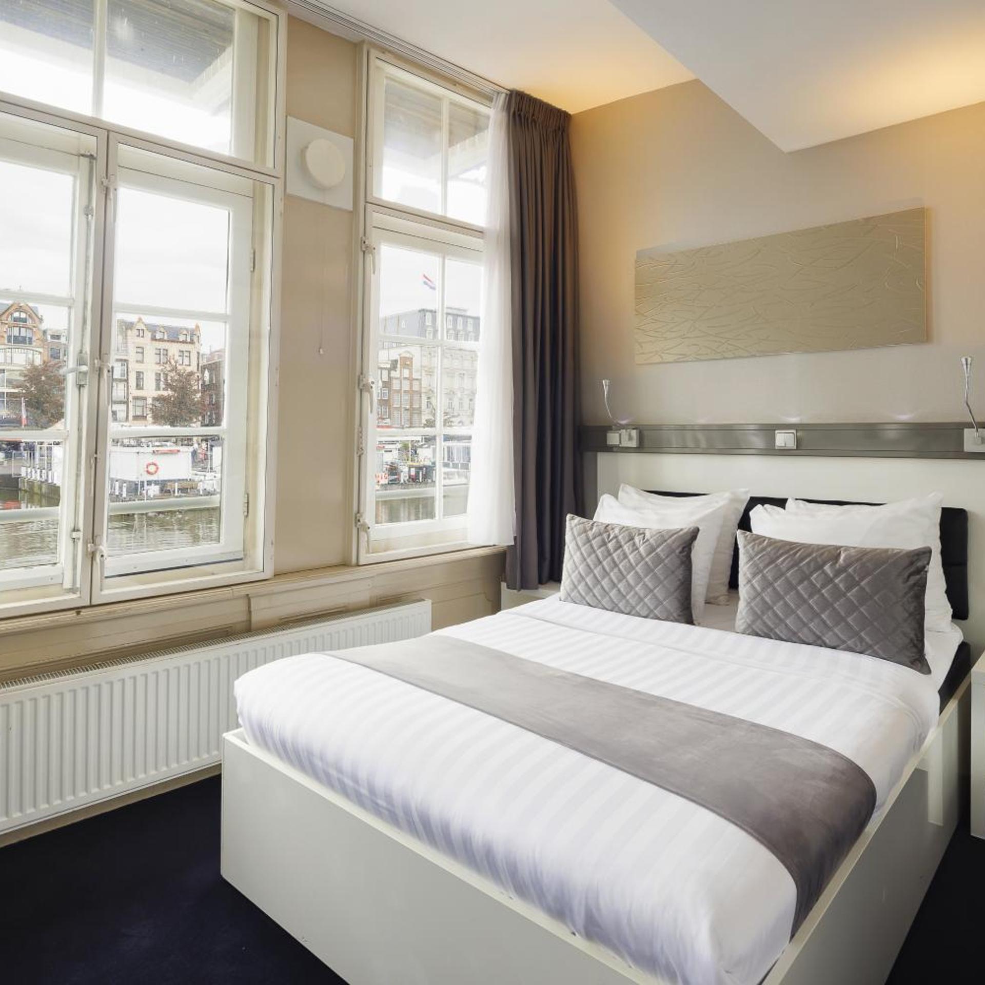 Standard, Double Bed, Canal View