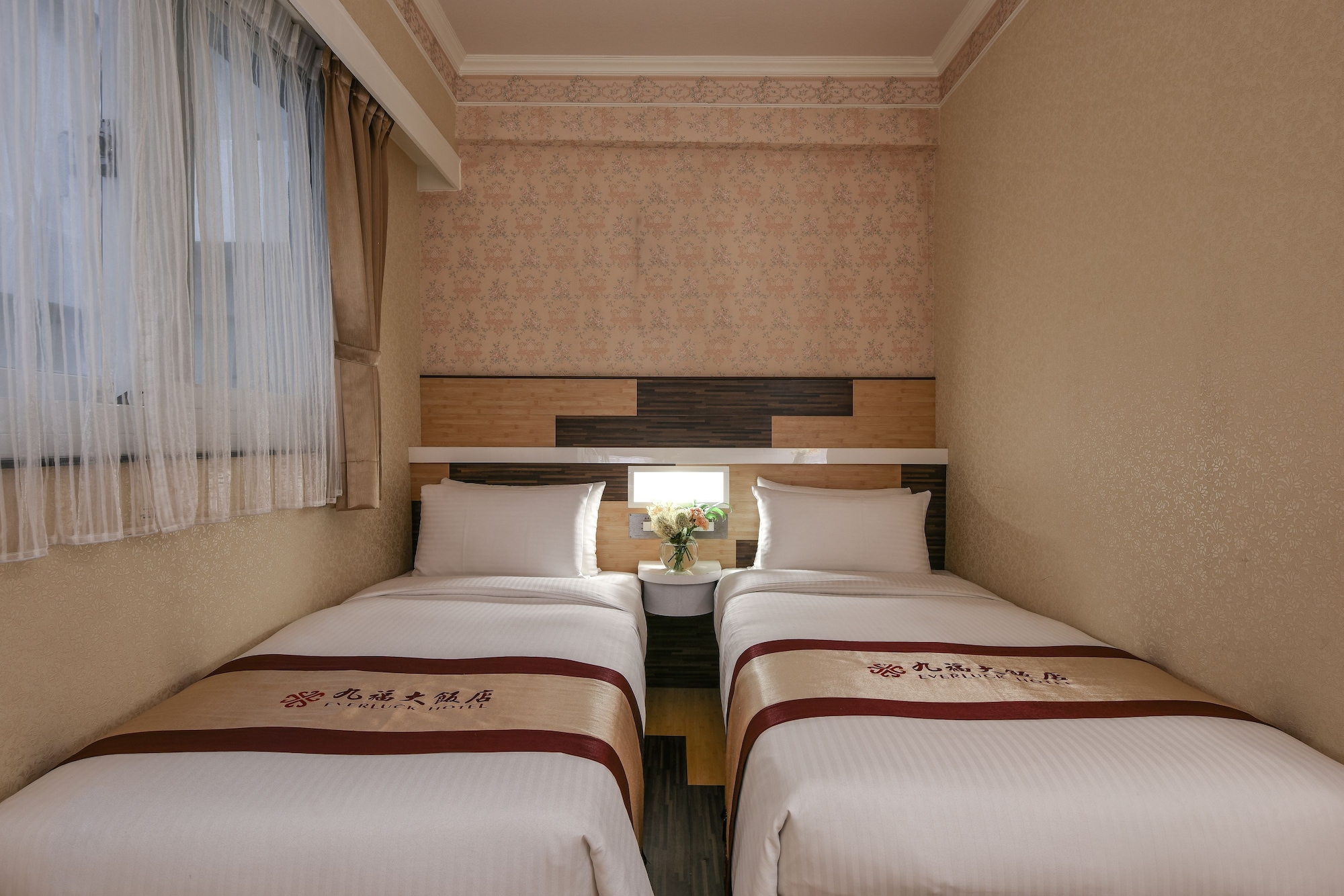 Basic, Twin Beds, Bathtub