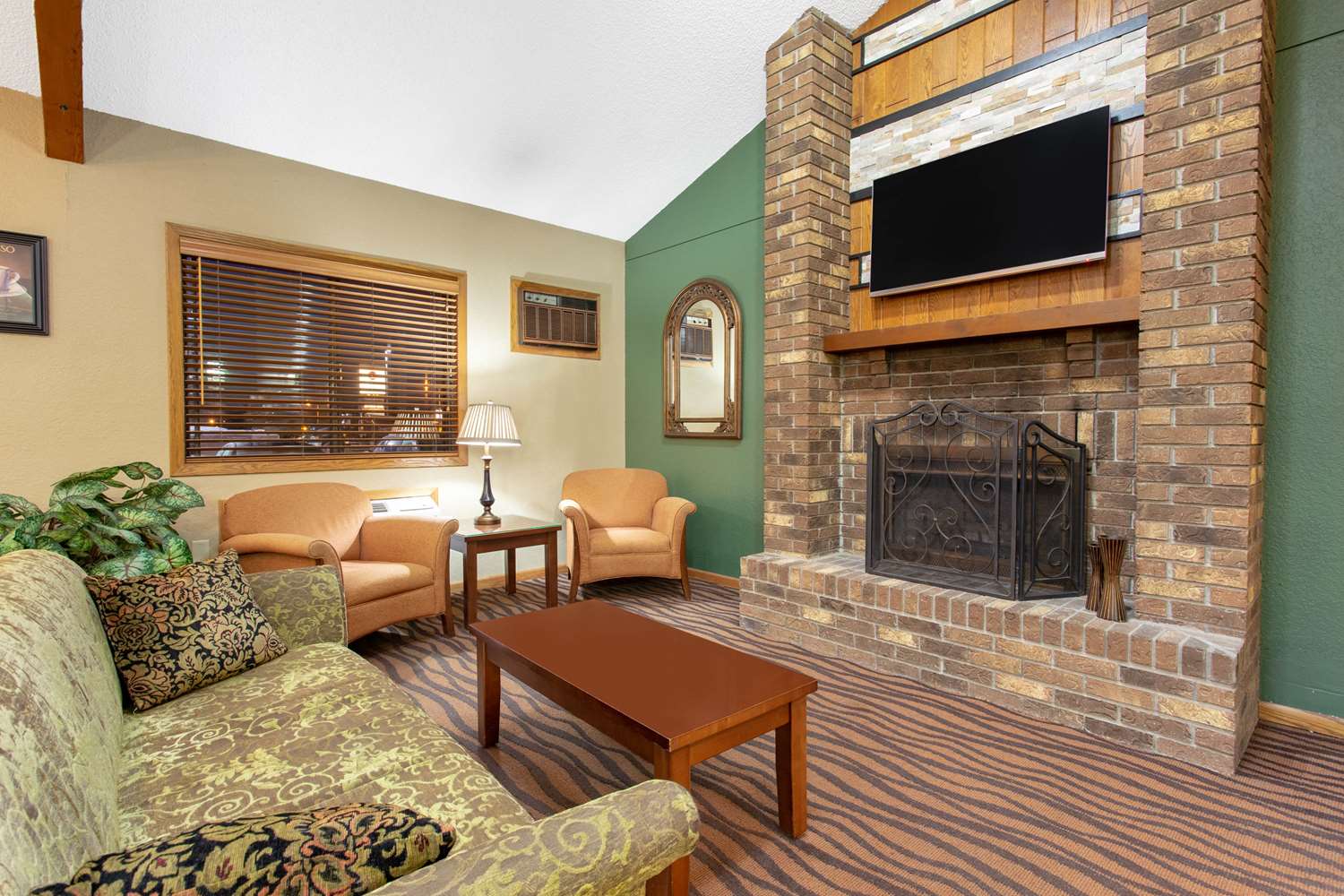 Americinn By Wyndham West Bend 24/40